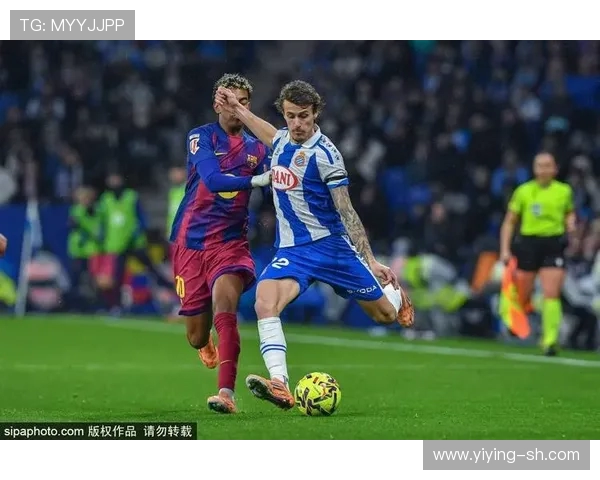 莱万领衔新一季足坛风云展现个人魅力与球队战术的完美结合